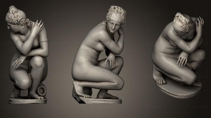 Статуи античные и исторические Aphrodite crouching at her bath better