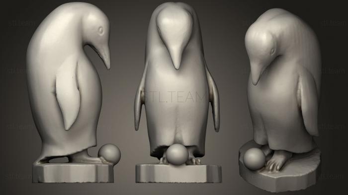 Статуэтки животных Джин Гордонс вырезает пингвина с яйцом (и без)