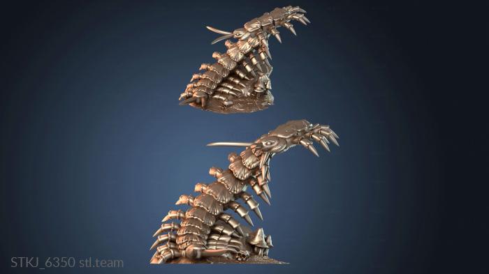 Лесные существа. Сороконожка бродит.